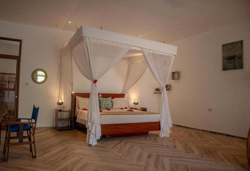 اتاق لوکس خانوادگی, Muthu Pongwe Beach