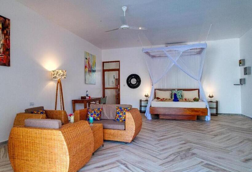 اتاق لوکس خانوادگی, Muthu Pongwe Beach