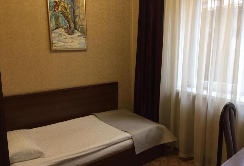 חדר יחיד בסיסי, Restaurant Lyube Plus