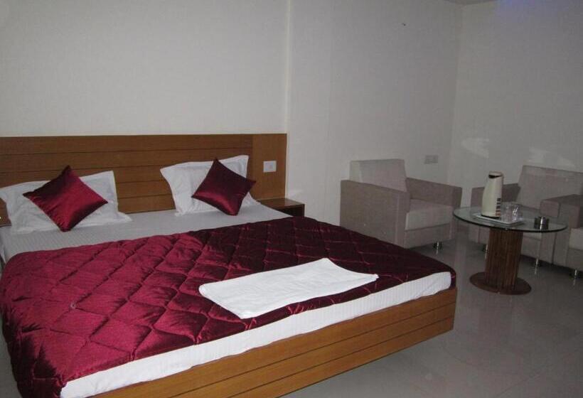 エクゼクティブトリプル, Sarita