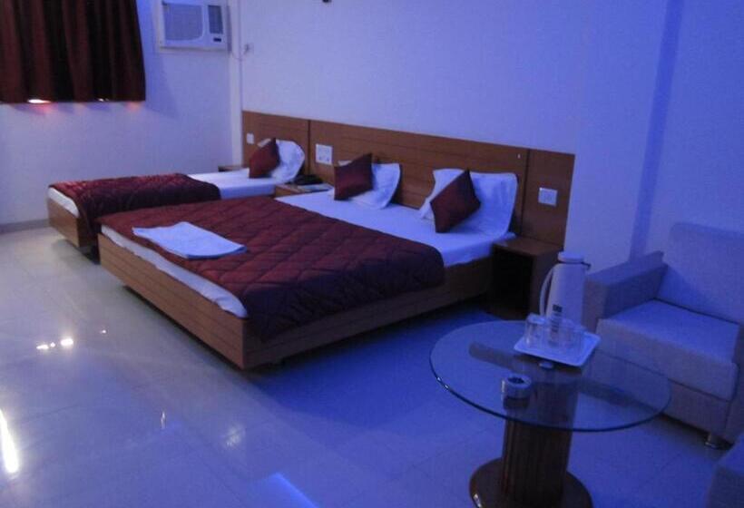 エクゼクティブトリプル, Sarita