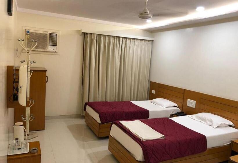 デラックスルーム, Sarita