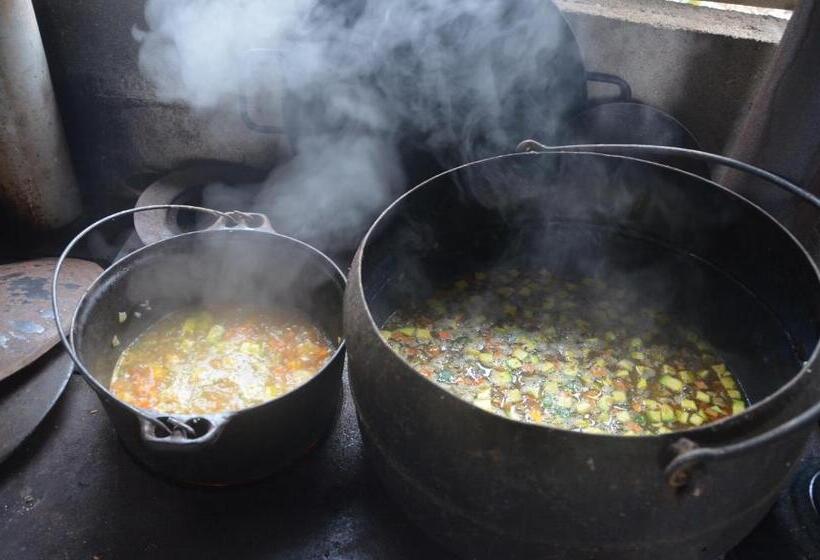 Кровать в Общей Комнате, La Brújula Hostel