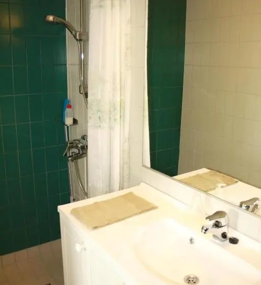 Standard Yhden Hengen Huone, Lehmirannan Lomakeskus