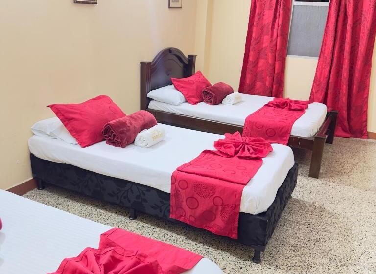 舒适三人间, Dorado