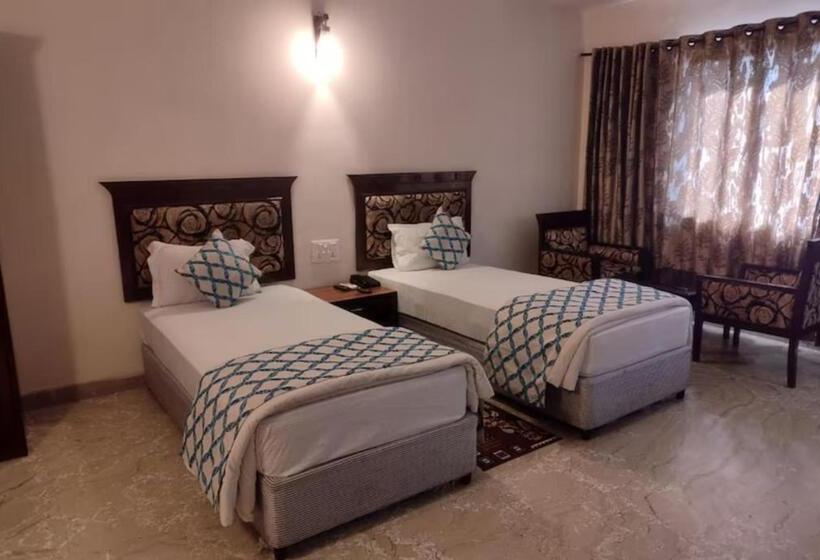 标准间, Goroomgo Hotel Taj Darbar Bihar   Luxury Room   Excellent Customer Service