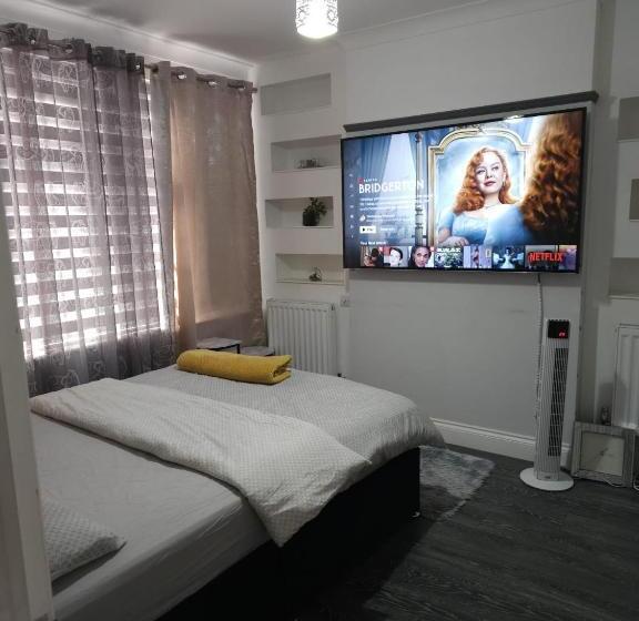 Номер Стандарт, Chi S Home
