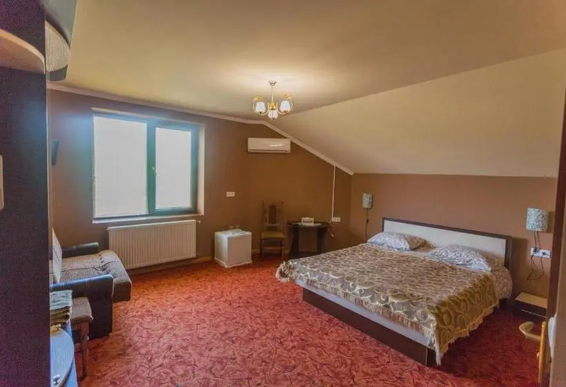 Comfort Kolmen Hengen Huone, Villa Fenix