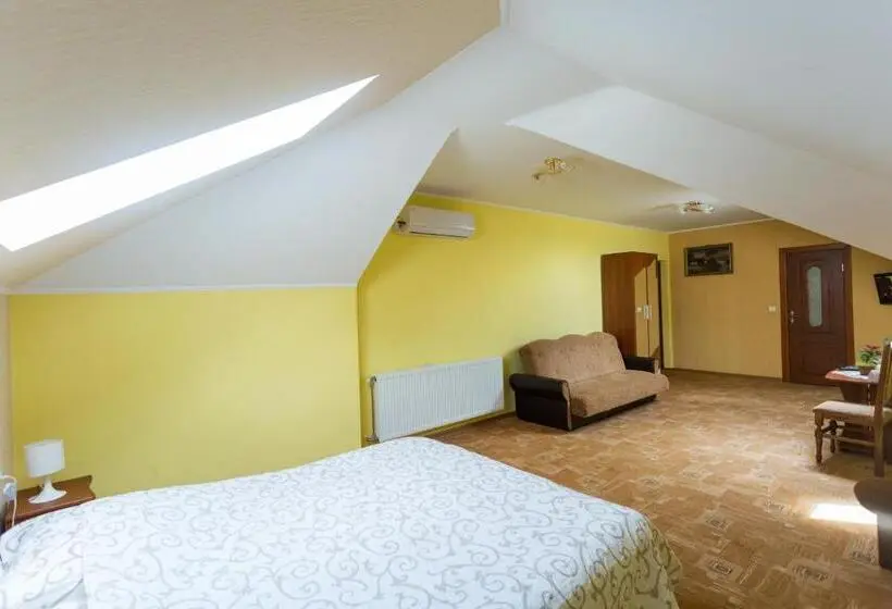 Comfort Kolmen Hengen Huone, Villa Fenix