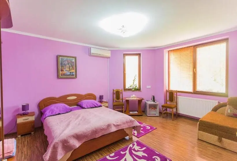 Comfort Kolmen Hengen Huone, Villa Fenix