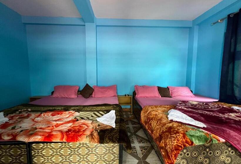 غرفة قياسية رباعية, Yamuna Guest House Tosh