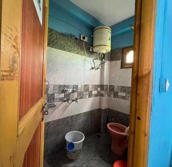 غرفة قياسية رباعية, Yamuna Guest House Tosh