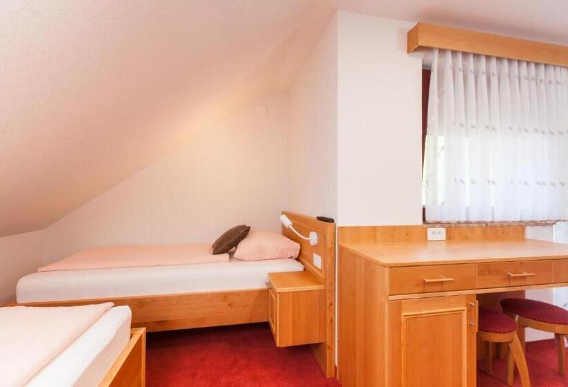 اتاق استاندارد چهارنفره با بالکن, Turistična Kmetija Pri Marku