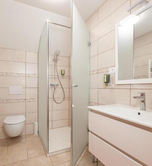 اتاق استاندارد چهارنفره با بالکن, Turistična Kmetija Pri Marku