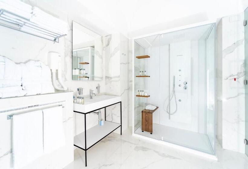 豪华海景房带阳台, Villa L Ara