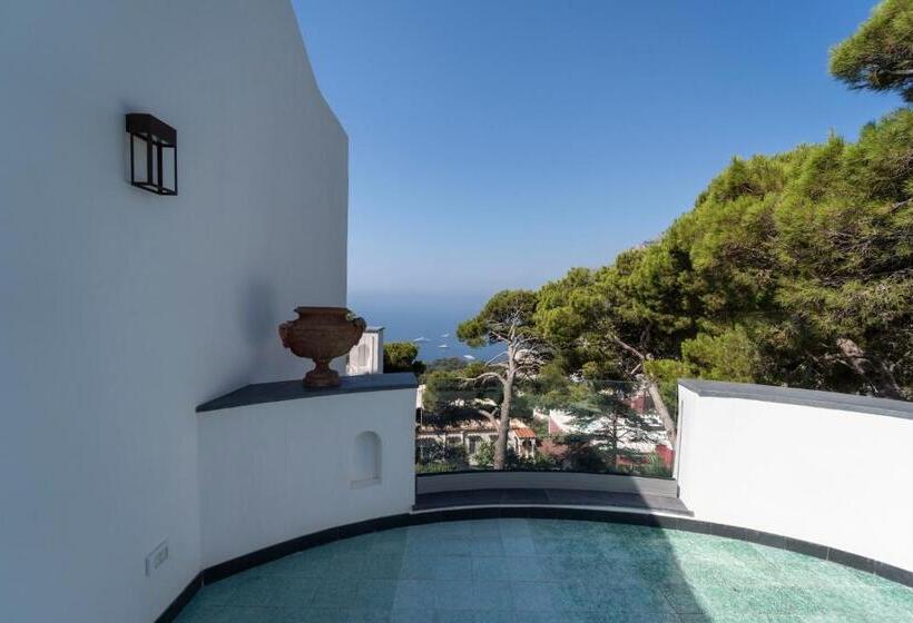 带阳台的豪华间, Villa L Ara