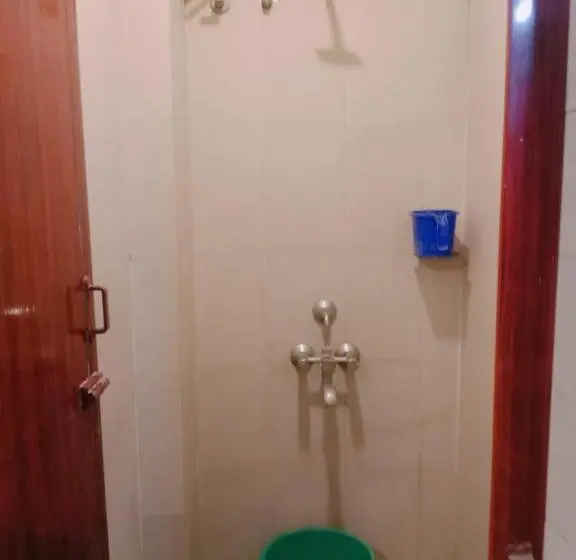 デラックストリプルルーム, Temple City Lake Inn Madurai Aala