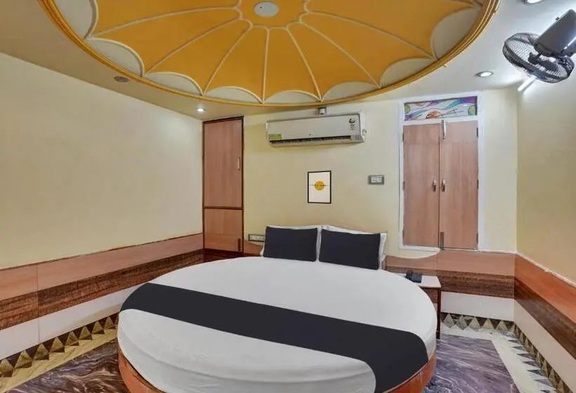 トリプルクラシックルーム, Oyo Hotel Shree Goverdhan Palace