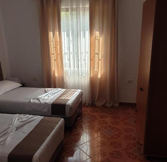 Pokój Standard Trzyosobowy, Centre Vlore Guest House