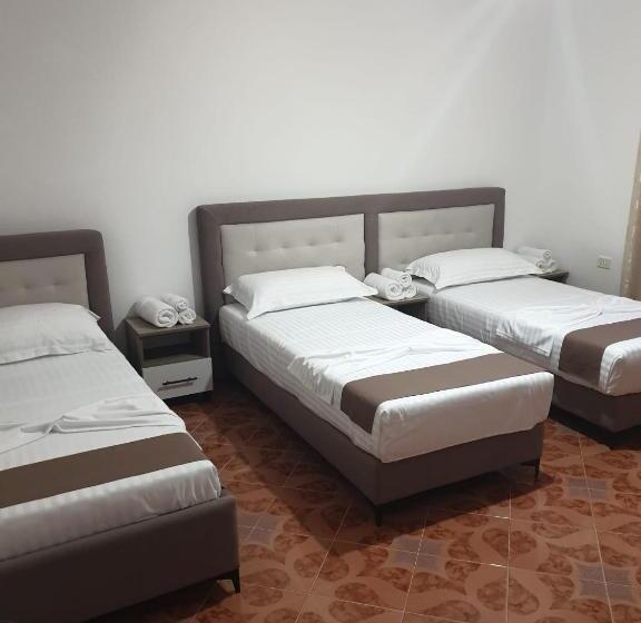 Pokój Standard Trzyosobowy, Centre Vlore Guest House