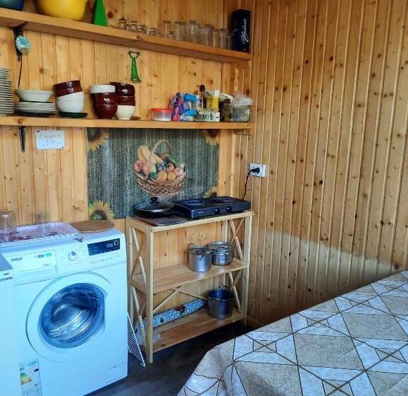 اتاق استاندارد با سرویس بهداشتی مشترک, Krym