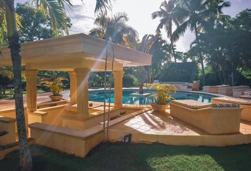 اتاق لوکس, Villa La Plantacion