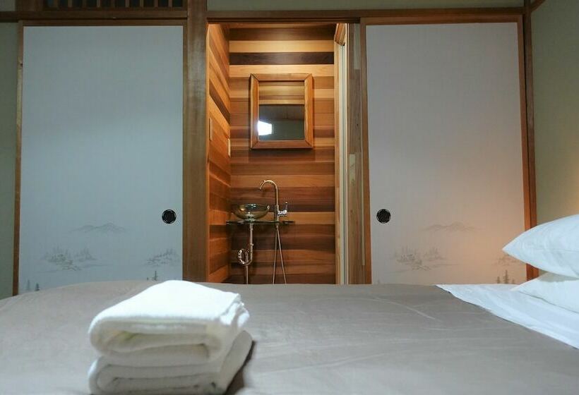 חדר סופריור, Myosen