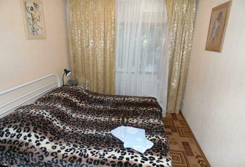 اتاق استاندارد یک نفره, Na Admirala Makarova