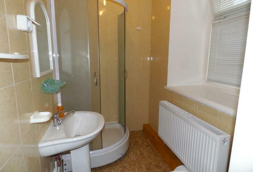 اتاق استاندارد یک نفره, Na Admirala Makarova