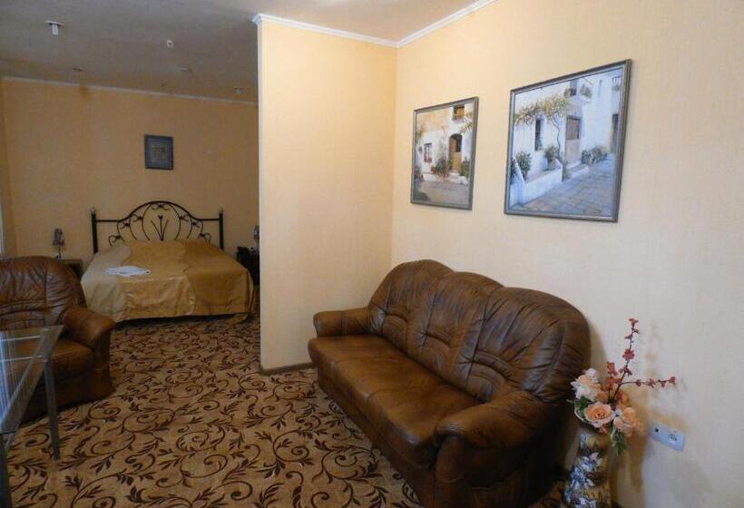 سوییت, Na Admirala Makarova