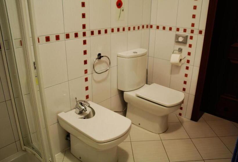 جناح جونيور, Villa Iris