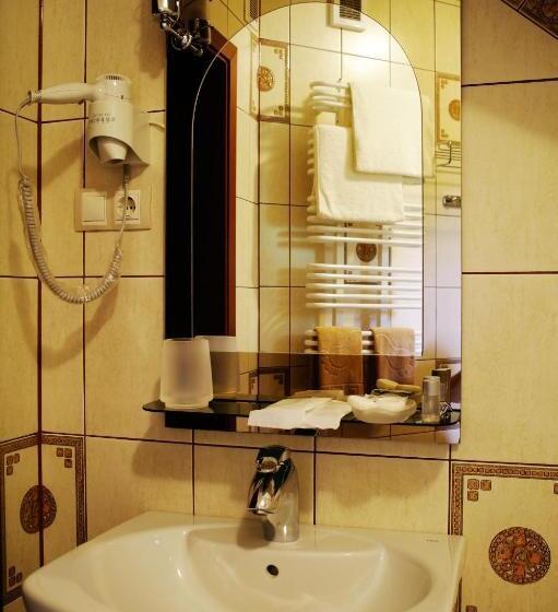 جناح, Villa Iris