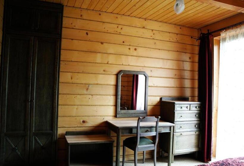 جناح مزوَّد بشرفة, Villa Iris