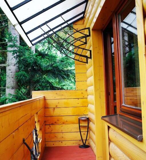 جناح مزوَّد بشرفة, Villa Iris