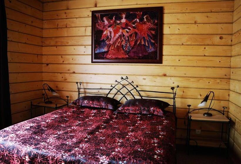 جناح مزوَّد بشرفة, Villa Iris