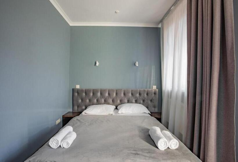 جناح جونيور, Wellland