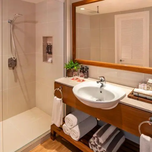 اتاق لوکس با چشم‌انداز دریا, Outrigger Fiji Beach Resort