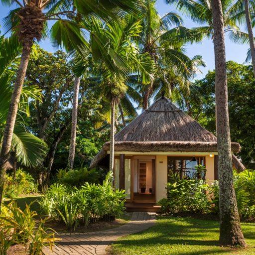 بنجلو قياسى, Outrigger Fiji Beach Resort