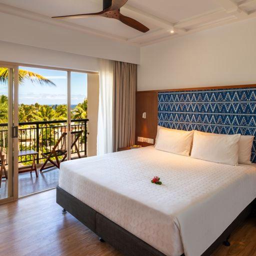 Люкс, Outrigger Fiji Beach Resort
