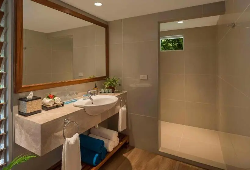 اتاق استاندارد با تخت بزرگ, Outrigger Fiji Beach Resort