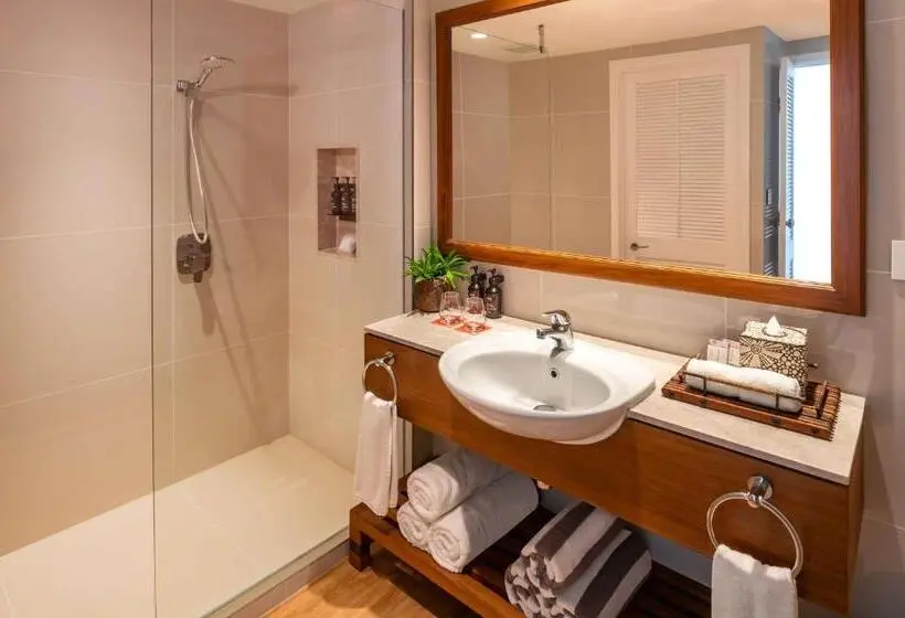 سوئیت با تخت بزرگ, Outrigger Fiji Beach Resort