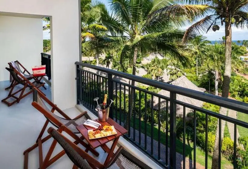 سوئیت با تخت بزرگ, Outrigger Fiji Beach Resort