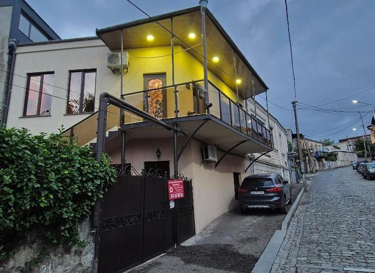 سوییت خانوادگی, Apartment Cozy House 1