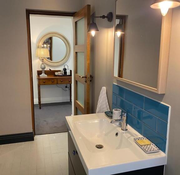 חדר סטנדרט עם מרפסת, Darkley Lodge   Lakeview Spa