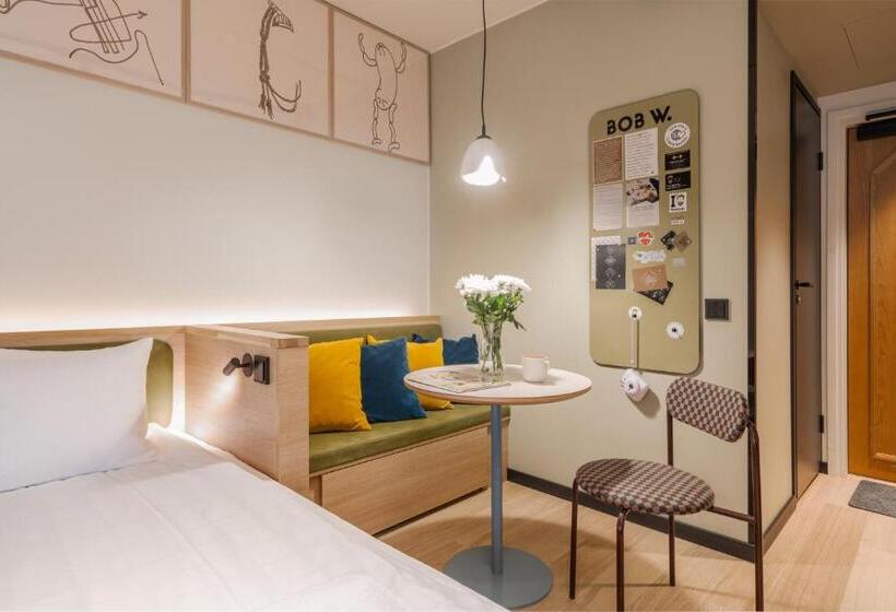 Deluxe Zimmer, Bob W Kaarti