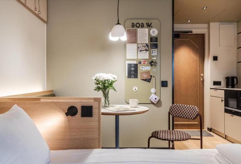 Deluxe Zimmer, Bob W Kaarti