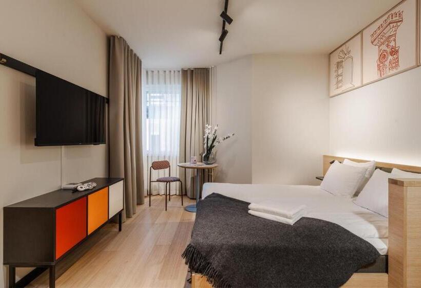 Deluxe Zimmer, Bob W Kaarti