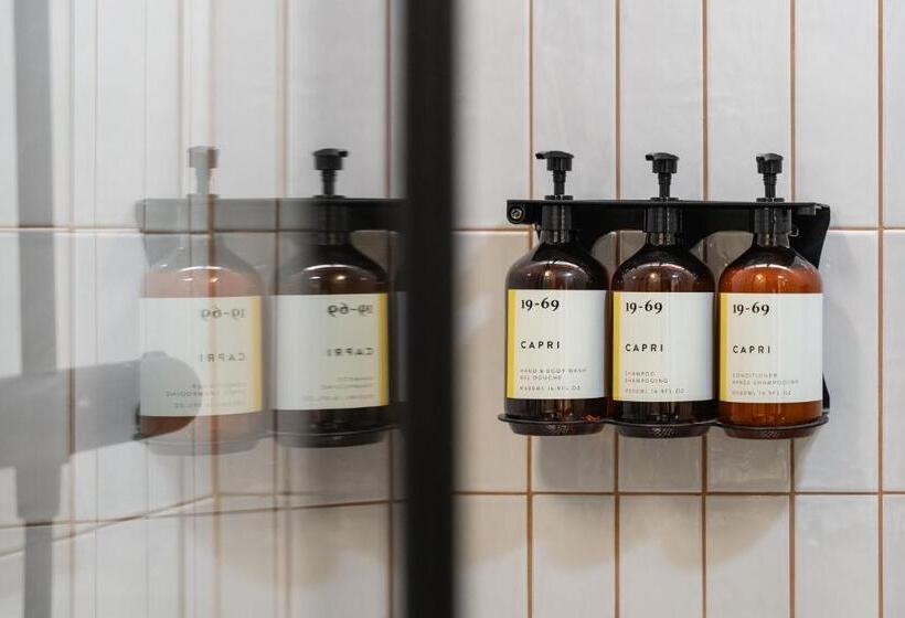 Deluxe Zimmer, Bob W Kaarti