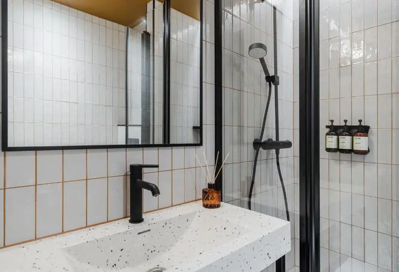 1 Bedroom Penthouse Apartment, Bob W Kaarti