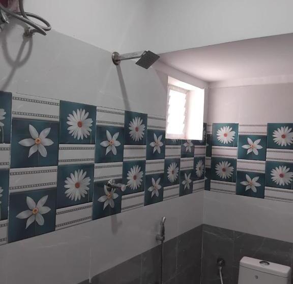 Camera Deluxe, Selvi Residency